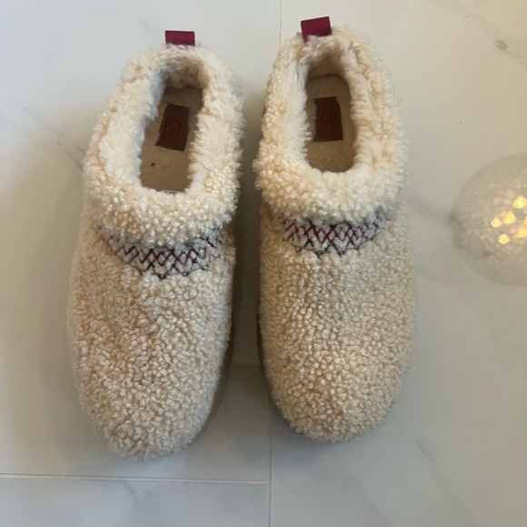 UGG Shoes - UGG Sherpa Tazz Slipper Women’s Size 9